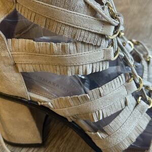 BCBG MAXAZRIA Tan Suede Sandals Lace-Up Fringe Block Heel Sz‎ 8.5 Made in Italy